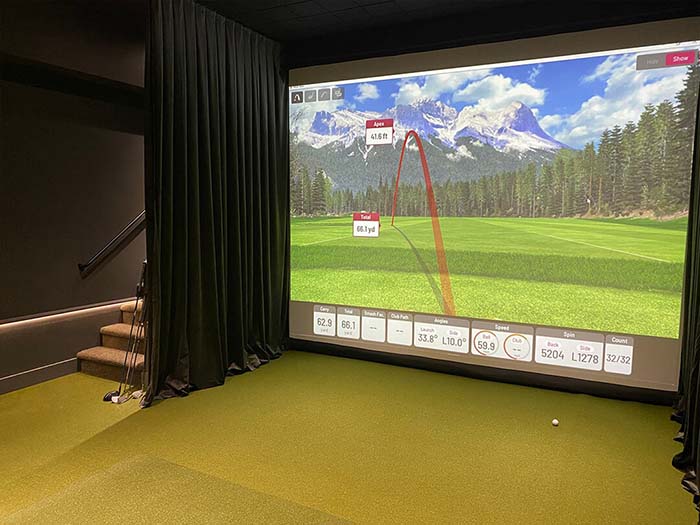 Golf simulator in home