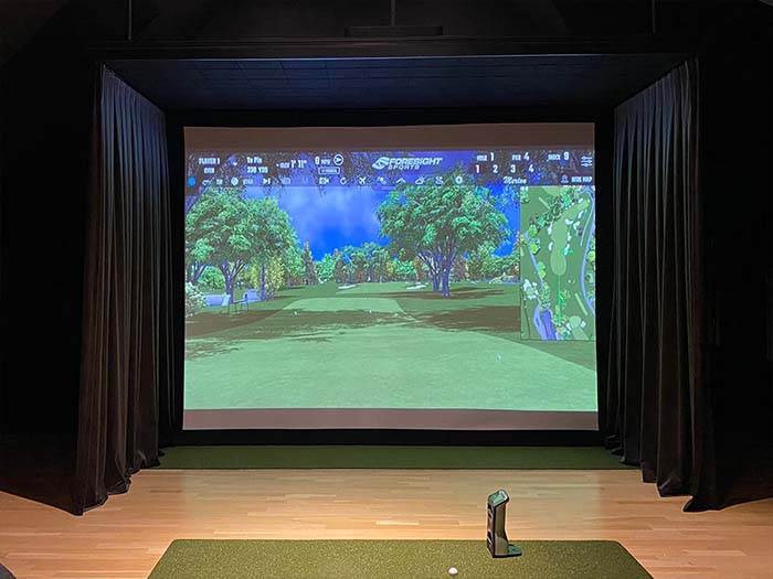 Golf simulator in home