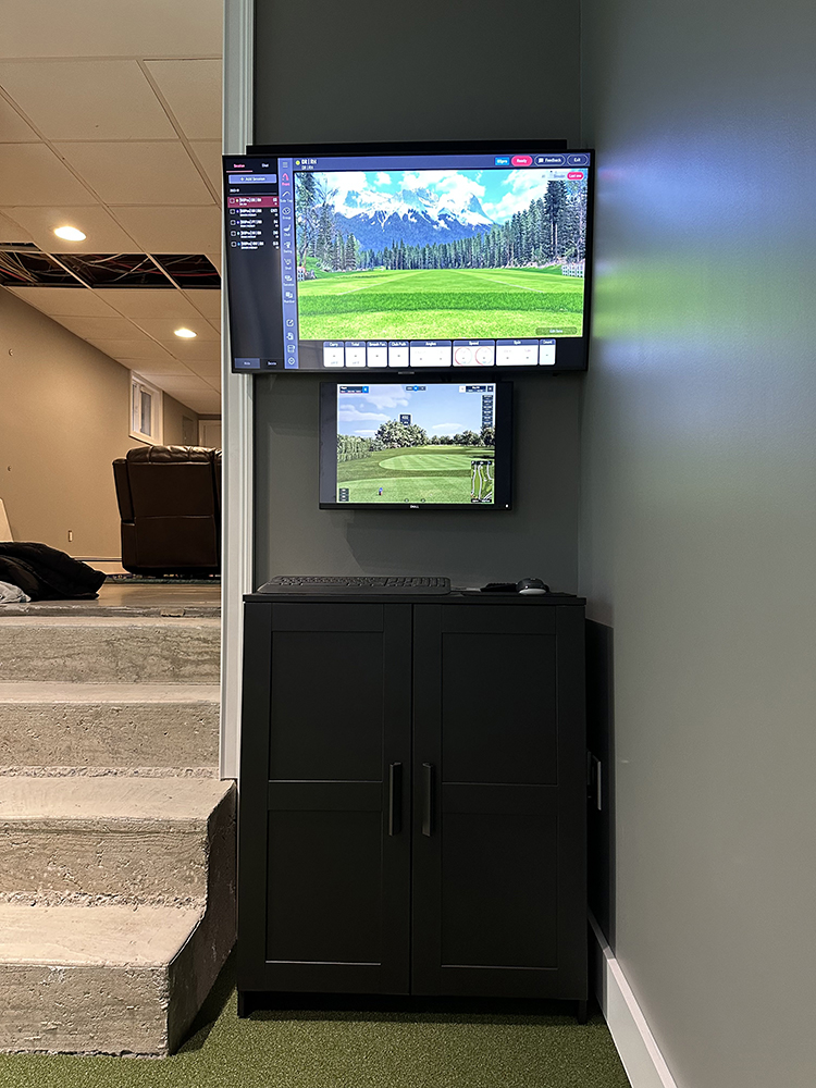 Monitor and PC setup for golf simulator